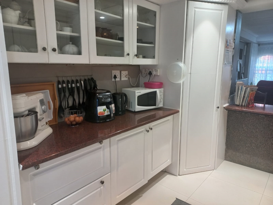 4 Bedroom Property for Sale in Woodlands Western Cape